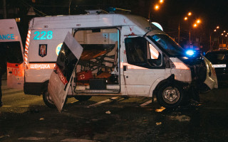 В Киеве скорая с ребенком попала в смертельное ДТП: подробности
