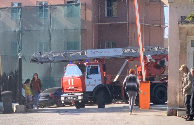 В Ужгороді спалахнула міська лікарня, фото та відео