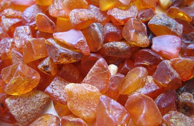 Видобуток бурштину: Кабмін закликає Раду розглянути законопроекти