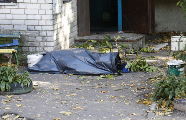 На Виноградаре 70-летняя женщина выбросилась из балкона многоэтажки: подробности