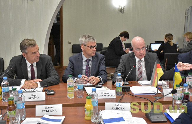 Питання дії рішень Конституційного Суду у часі викликає дискусії: судді КАС ВС