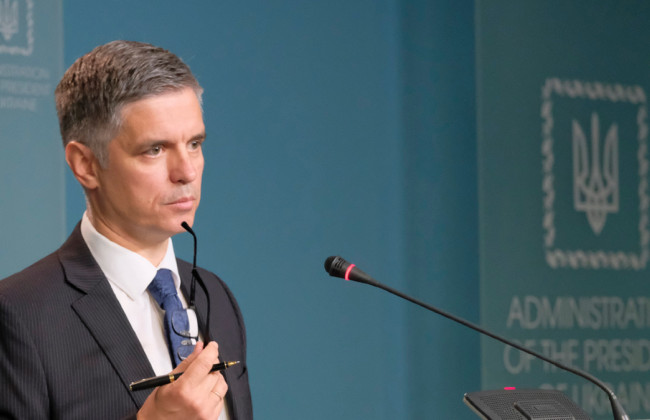 В Украине намерены урезать пенсии и зарплаты: глава МИД сделал громкое заявление