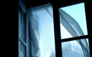 В Ужгороді з вікна 5-го поверху випала однорічна дитина