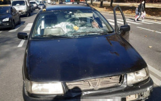 Инцидент в Харькове: легковой автомобиль наехал на женщину с детьми