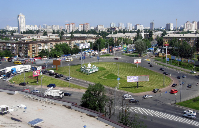 У Києві обмежать рух на Дарницькій площі: що потрібно знати