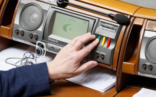 Новий порядок внесення поправок: набув чинності закон про зміни до регламенту Ради