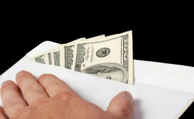 Вимагали 5 тисяч доларів: в Одесі затримали зухвалих поліцейських