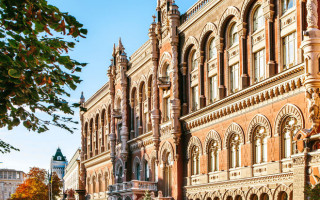Нацбанк выпустил новую цветную монету