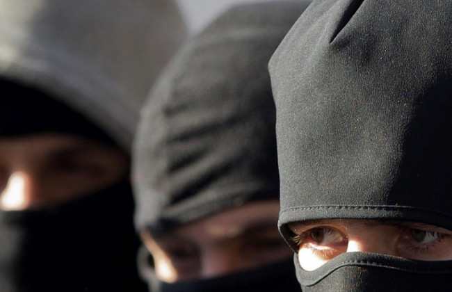 Трое в балаклавах захватили сельхозпредприятие: преступникам грозит до 12 лет тюрьмы