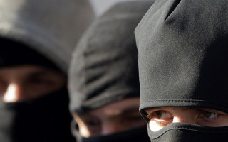 Трое в балаклавах захватили сельхозпредприятие: преступникам грозит до 12 лет тюрьмы