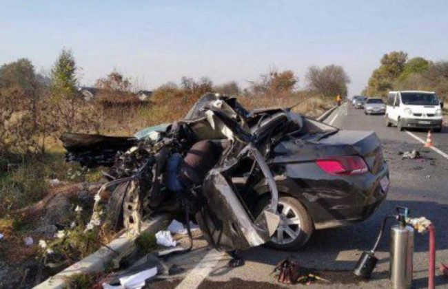 Фура раздавила легковушку с водителем: жуткое ДТП подо Львовом