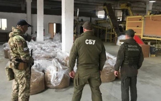 Нелегальное производство и контрабанда сигарет: в Сумской и Ровенской областях накрыли дельцов