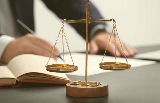 Адвокати повинні підтверджувати свої повноваження у суді: які документи потрібні