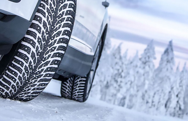 Водителей в Украине призывают сменить летние шины: что надо знать