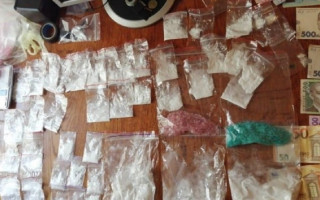 Сбывали «закладки» с психотропами: в Херсоне полиция разоблачила наркоторговцев