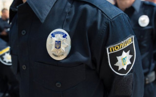 Жорстоко побив пенсіонера у трамваї: горе-поліцейському повідомили про підозру