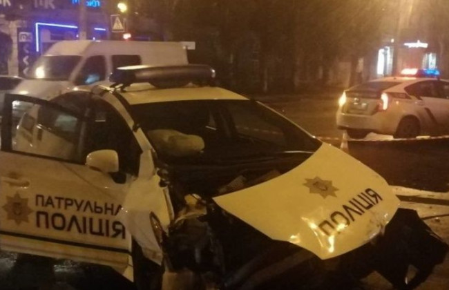 В Николаеве копы попали в ДТП с переворотом: появилось видео