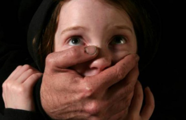 В Киевской области на 7-летнюю девочку напал педофил: полиция объявила розыск