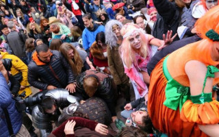 Марш зомбі у Києві: з’явились вражаючі фото