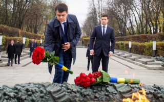 День визволення України від фашистських загарбників: Президент вшанував пам’ять загиблих