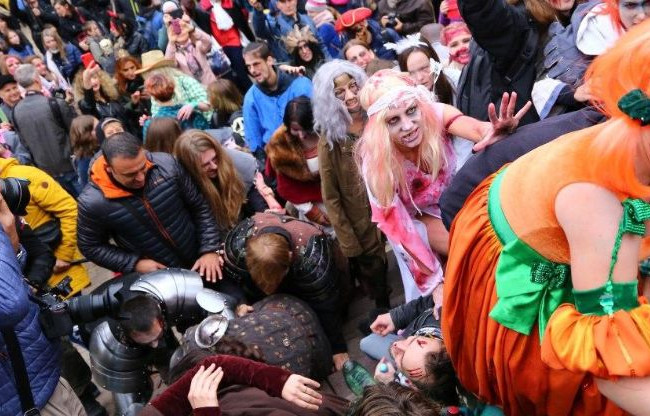 Марш зомбі у Києві: з’явились вражаючі фото