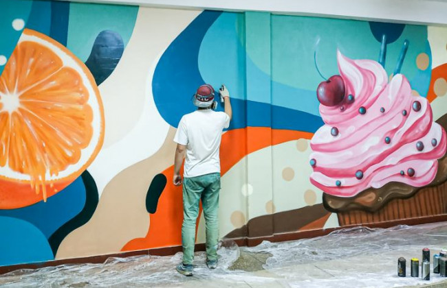 На Троєщині прикрасили школу яскравим муралом, фото