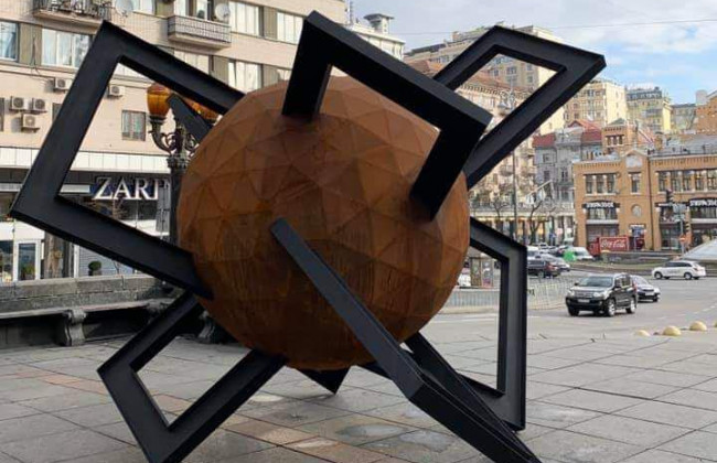 В Києві на Бессарабці з’явилася нова скульптура: є фото