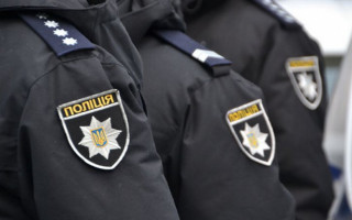 Выбросила из окна новорожденного ребенка: под Киевом сообщили о подозрении горе-матери