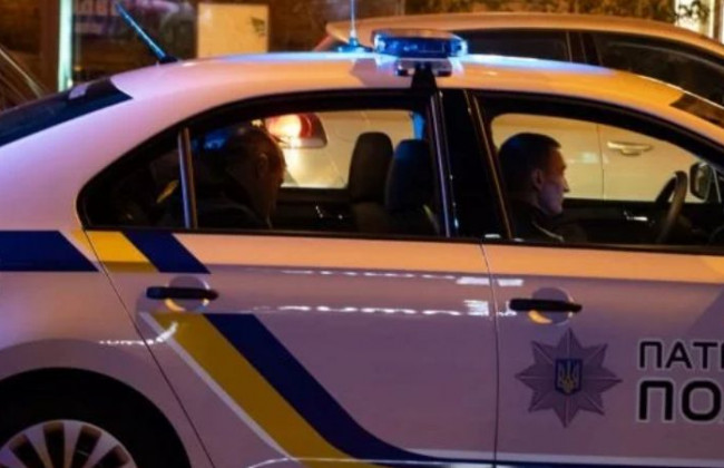 В центре Киева похитили ребенка: его положили в багажник автомобиля