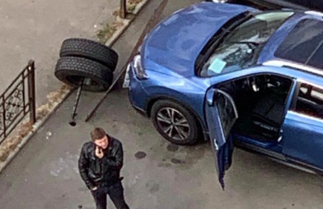 В Киеве у маршрутки на ходу отлетело колесо: появилось фото