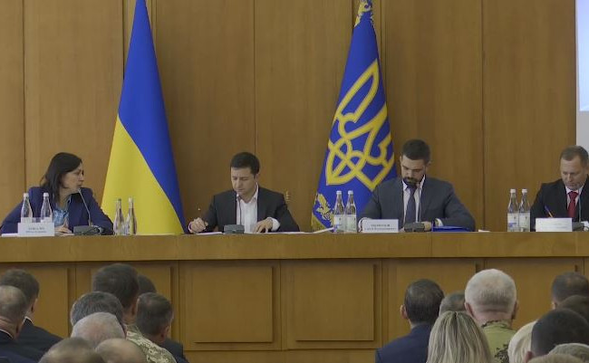 Зеленський бере участь в обговоренні розвитку спиртової галузі України: трансляція наради