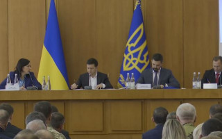 Зеленський бере участь в обговоренні розвитку спиртової галузі України: трансляція наради