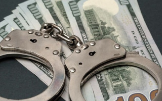 Обіцяв підприємцю закрити кримінальне провадження за $12 тис: під суд піде податківець