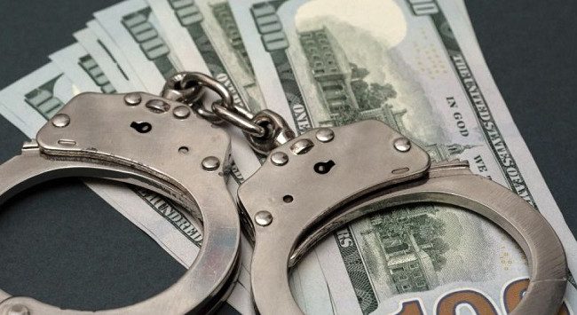 Обіцяв підприємцю закрити кримінальне провадження за $12 тис: під суд піде податківець