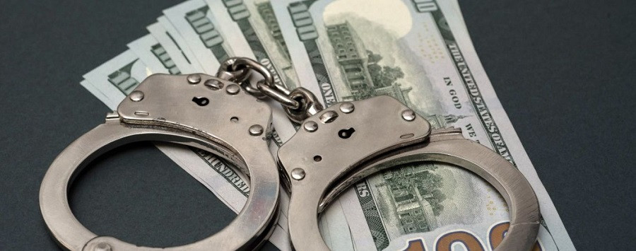Обіцяв підприємцю закрити кримінальне провадження за $12 тис: під суд піде податківець
