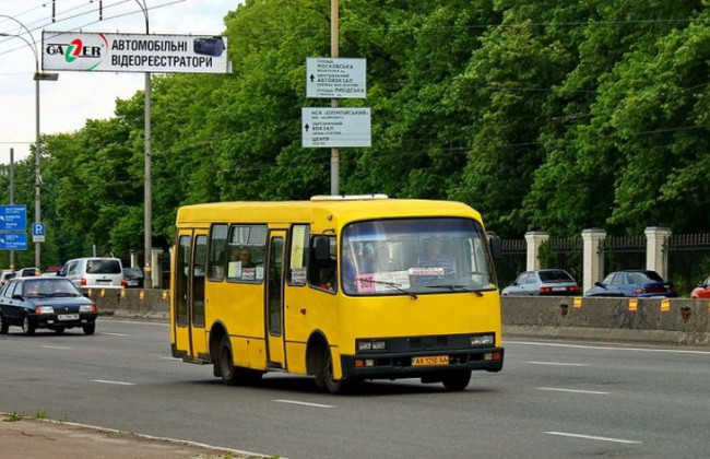 Дерзкий маршрутчик нахамил пассажирам в Киеве: подробности