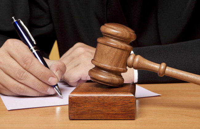 Суд виніс вирок за появу у футболці з гербом СРСР у публічному місці