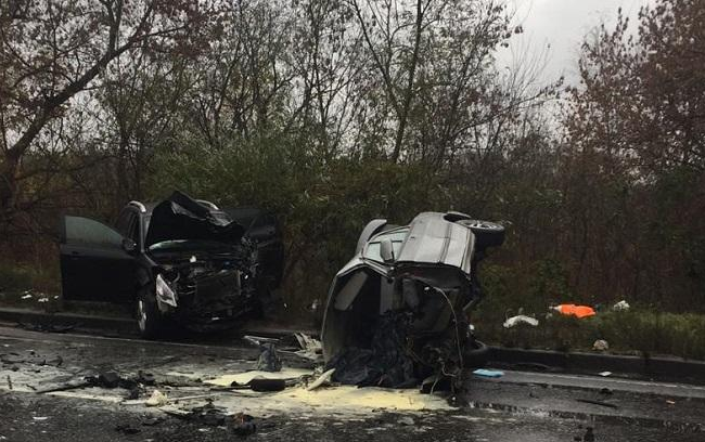 Машину розірвало надвоє: у Києві сталася смертельна ДТП, є фото