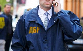ДБР підозрює у шахрайстві оперуповноваженого СБУ та екс-поліцейського: що відомо