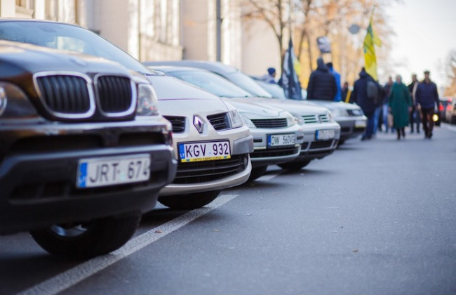 Ввезти в Украину автомобиль на еврономерах будет очень сложно: чего ждать водителям