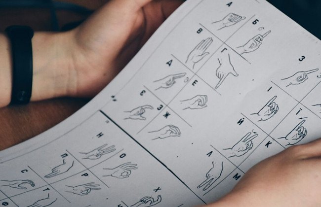 Народні депутати планують встановити порядок застосування української жестової мови в судах: законопроект 2340