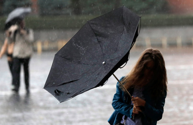 «Желтый» уровень опасности: в столице ожидается штормовой ветер