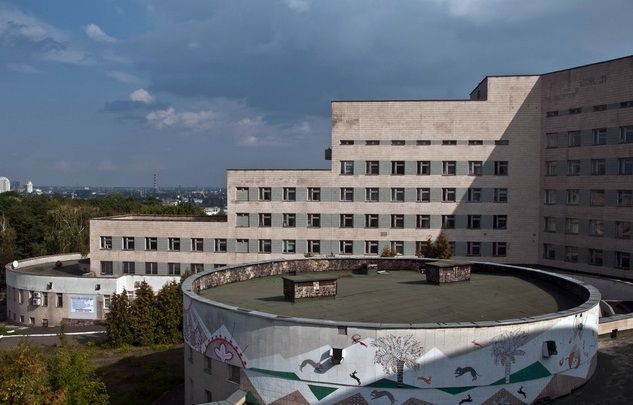 Неудачный побег: в Киеве из окна психбольницы выпрыгнули три девочки
