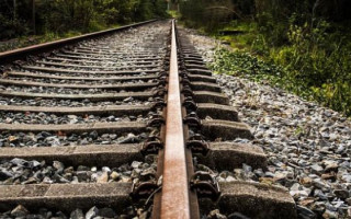 Під Києвом горів пасажирський потяг, чоловік отруївся чадним газом