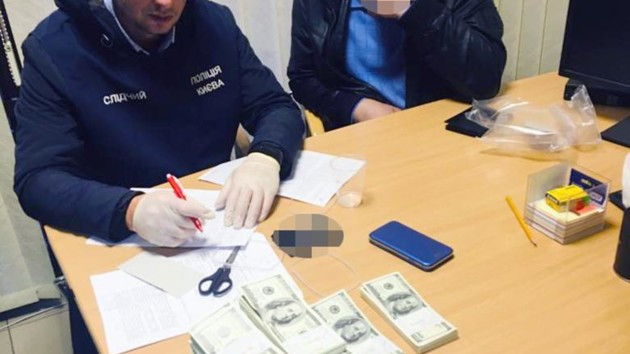 В Киеве разоблачили группу мошенников, которые пытались завладеть $200 тысячами