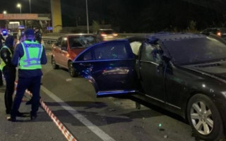 Mercedes с людьми взорвали в Киеве: первые подробности
