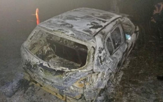 Пожежа на Буковині: чоловік заживо згорів у власному авто, фото