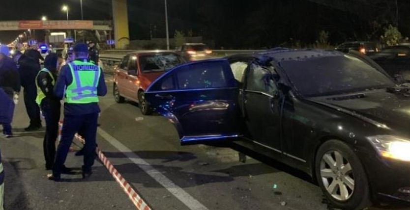 Mercedes с людьми взорвали в Киеве: первые подробности