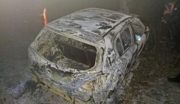 Пожежа на Буковині: чоловік заживо згорів у власному авто, фото