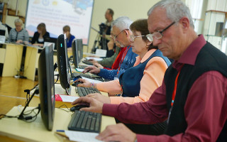Пенсии работающим пенсионерам: ПФУ объяснил, как будет проходить перерасчет